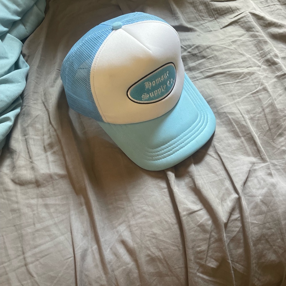 Men trucker hat
